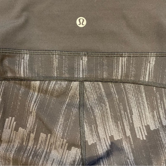 Lululemon Women’s 8 Run Top Speed Crop Leggings Scratch Match Black‎ Multi - Picture 5 of 14